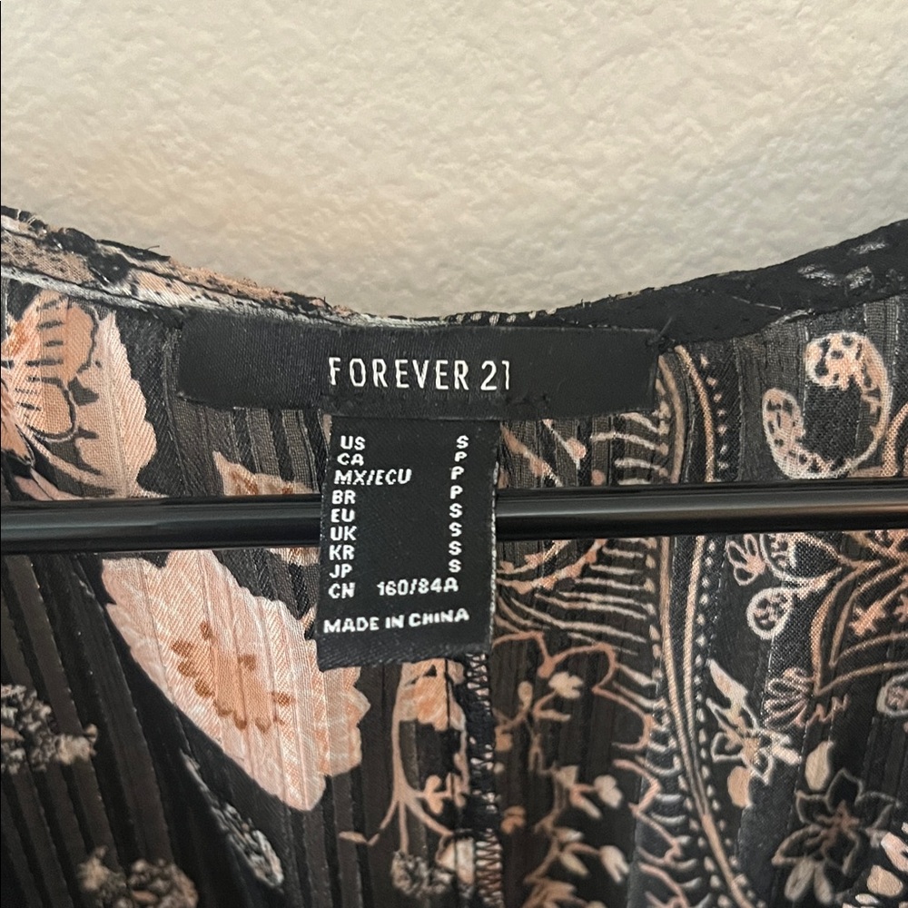 Forever 21 Black and Pink Paisley Dress - Picture 3 of 5